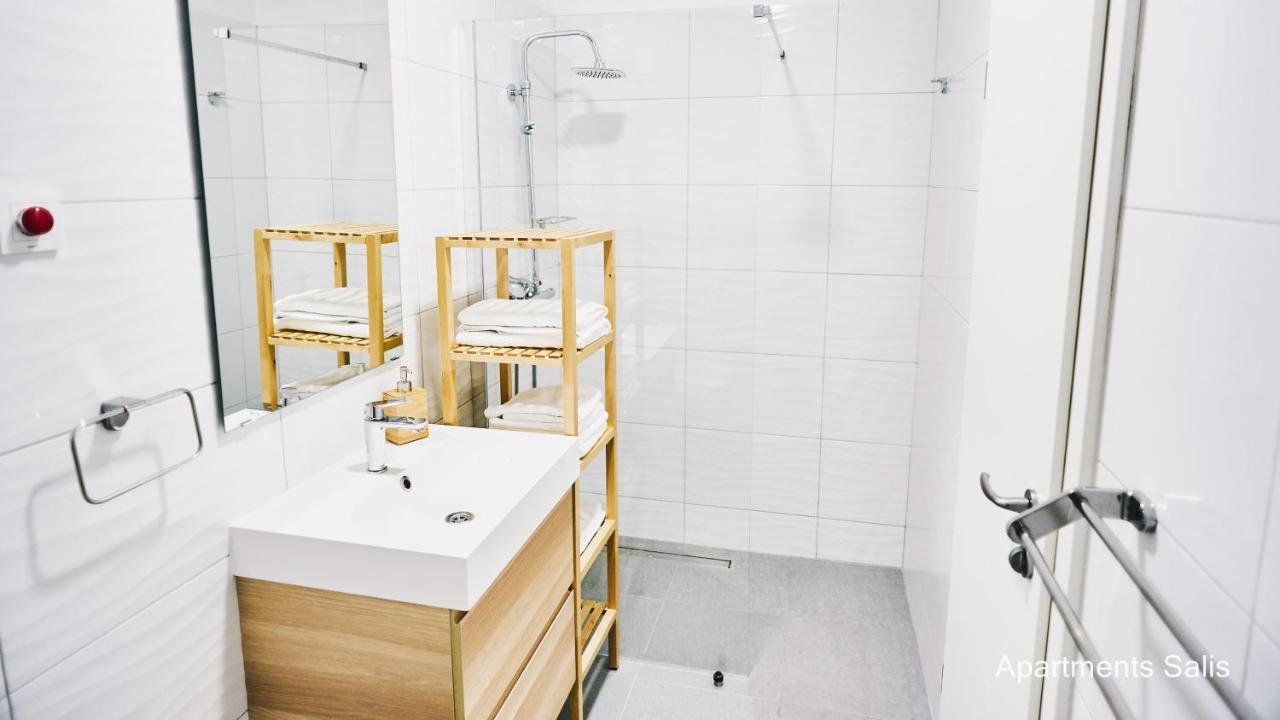 Salis Apartments Vrsi Luaran gambar