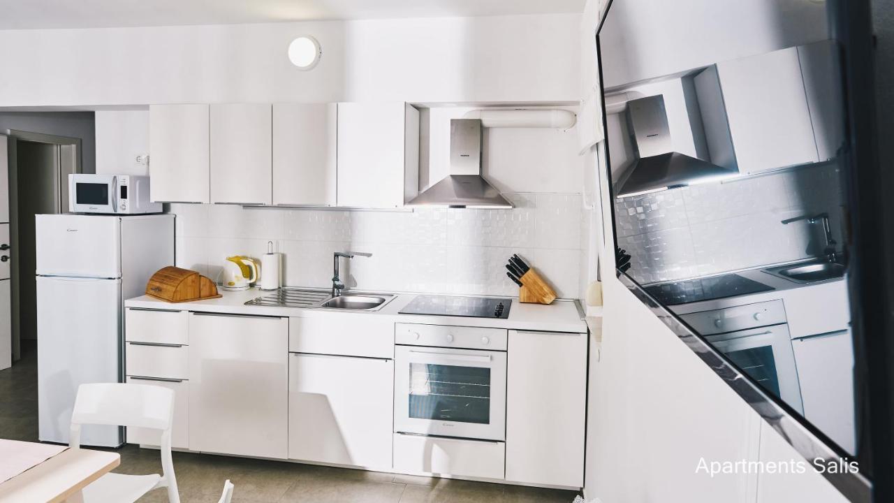 Salis Apartments Vrsi Luaran gambar